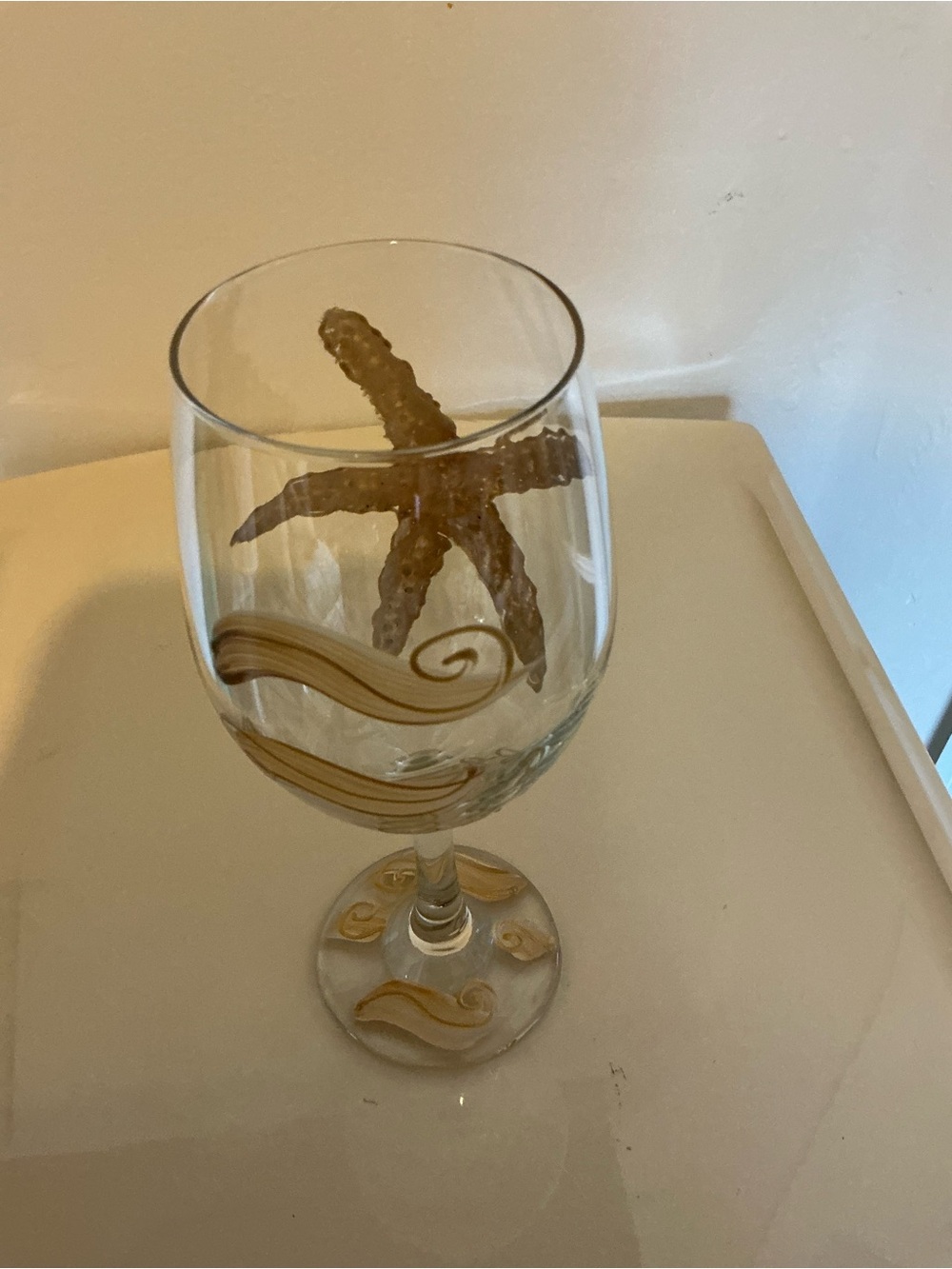 Hand-Painted Costal Starfish & Waves Stemmed Wine Glass - Beige Accent